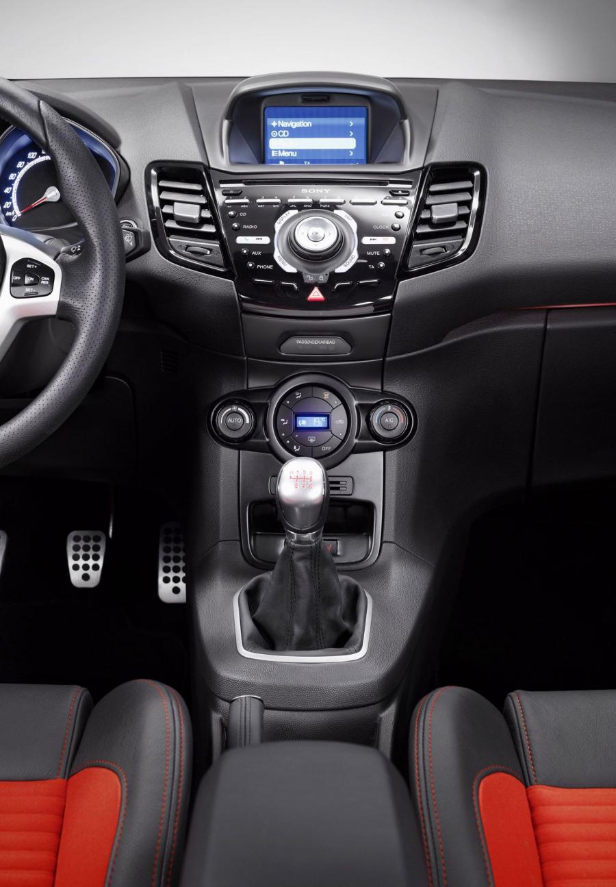  Ford Fiesta ST 2013 года  (фото 2 из 7)
